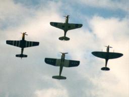 Mustang, P40 Kittyhawk, Spitfire, F4U Corsaire